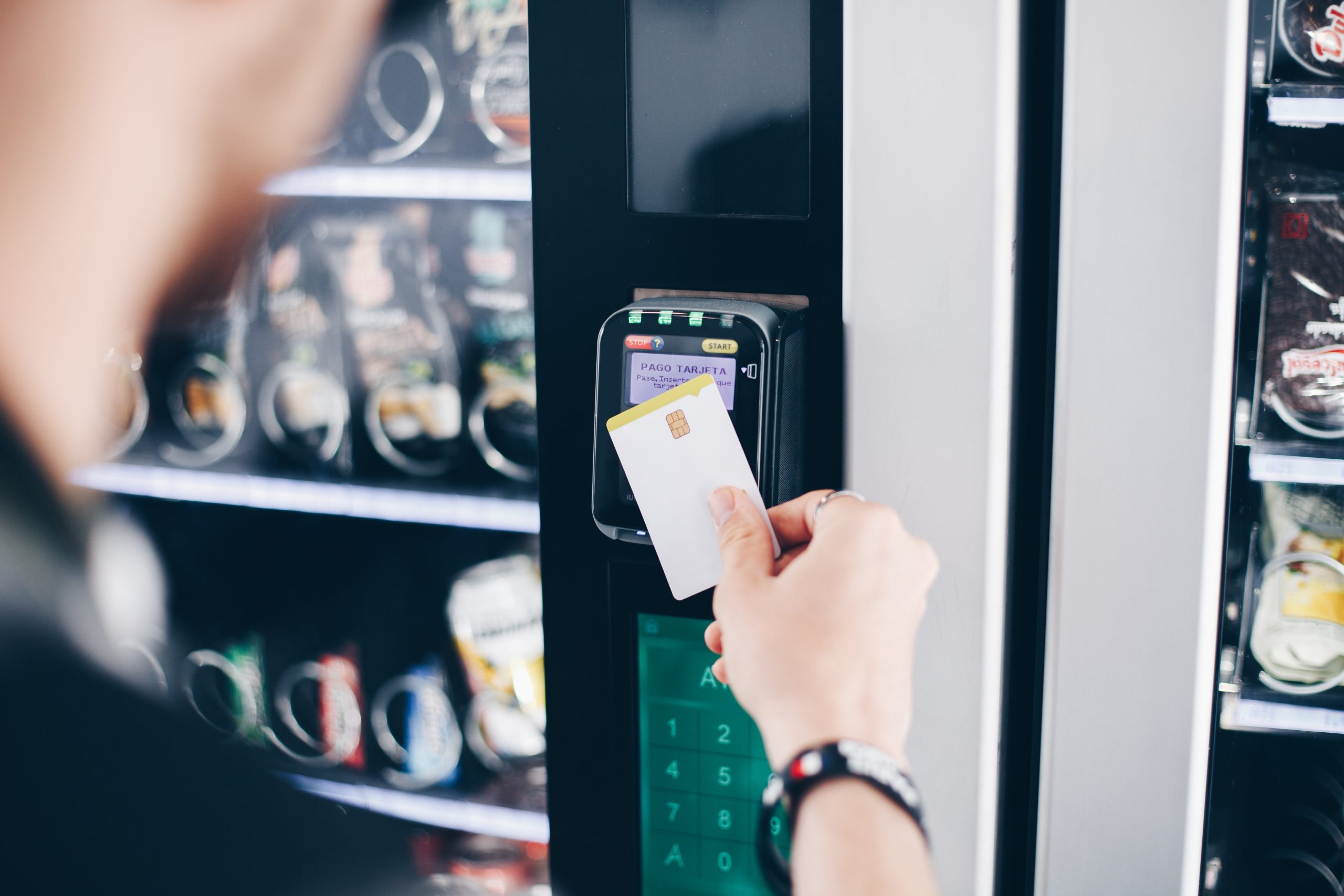 Student,Using,The,Contactless,Payment,Method,In,A,Vending,Machine.